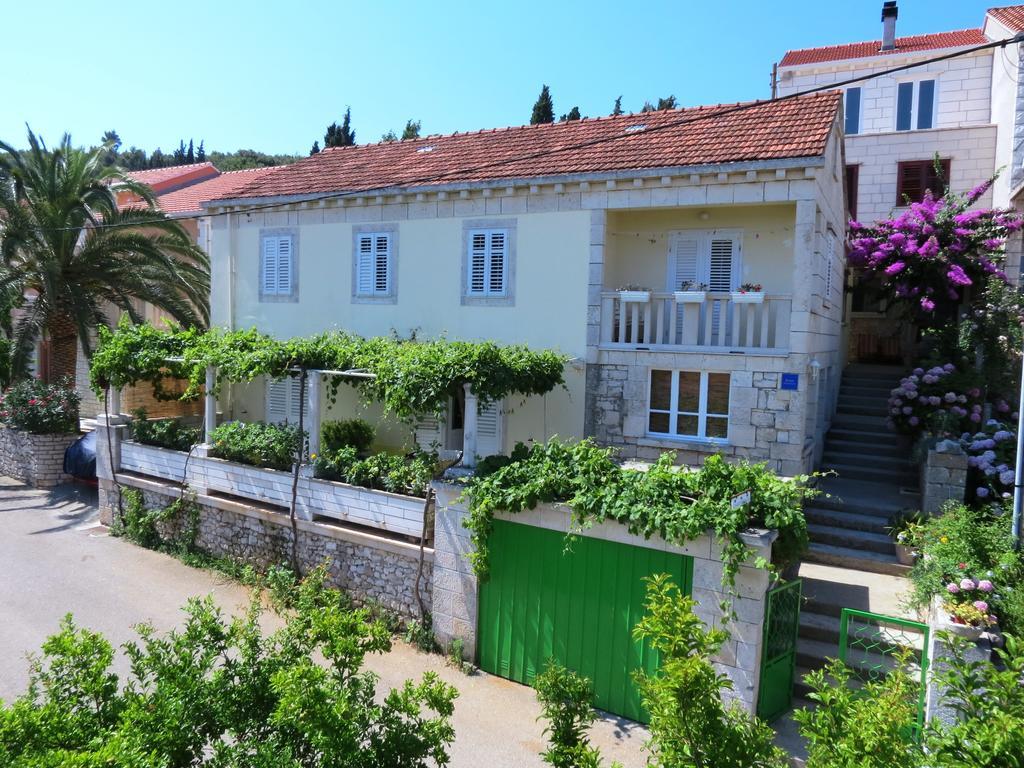Apartments Lumbarda Exterior photo